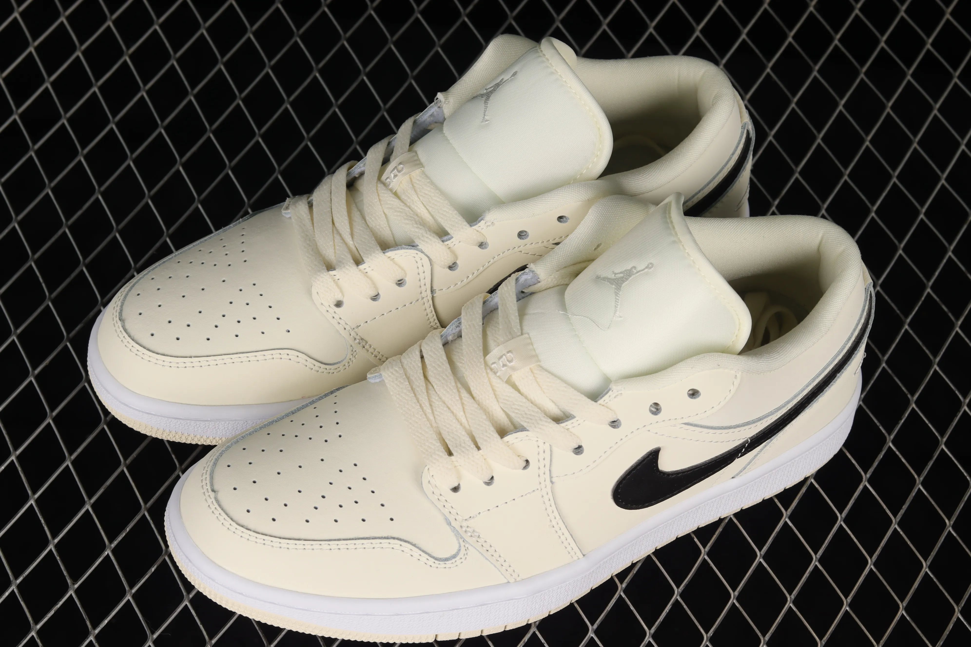 All categories Air Jordan Jordan series basketball shoes Air Jordan 1 Low Z version Air Jordan 1 Low AJ1 Joe 1 cream yellow low-top casual sneakers DC0774-121